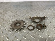 2003 Yamaha WR 250F Front Sprocket Nut Washer Cover Plate Mount 2001-2014 YZ250F