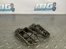 2005 Gas Gas FSE 450 FOOTPEGS FOOT PEGS STEP REST